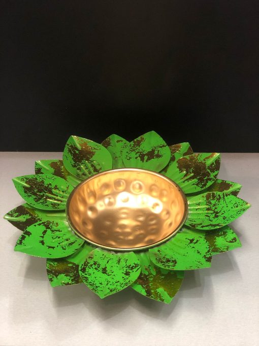 Decorative Beautiful Handcrafted Round Leaf Border Designer Uruli 30 Cm