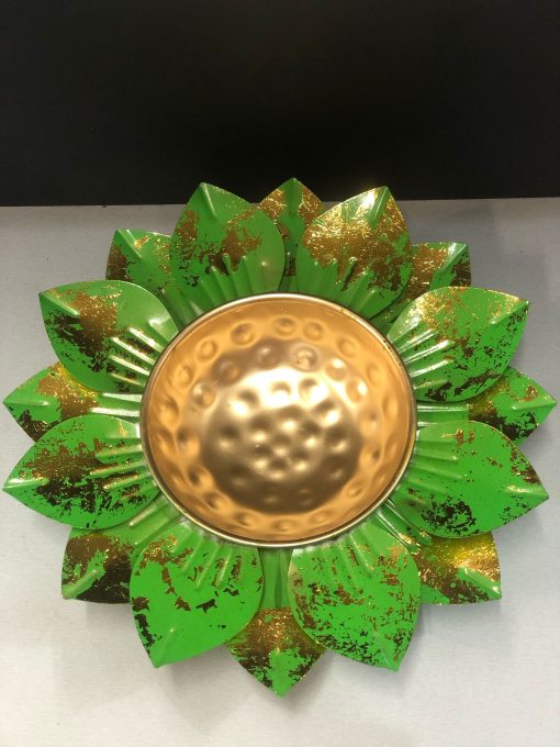 Decorative Beautiful Handcrafted Round Leaf Border Designer Uruli 30 Cm