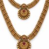 Antique Gold Leaf Chain Two-Layer Necklace Set with Teardrop Pendants & Earrings – 25 cm Close-up of antique gold leaf chain necklace teardrop pendant and matching earrings