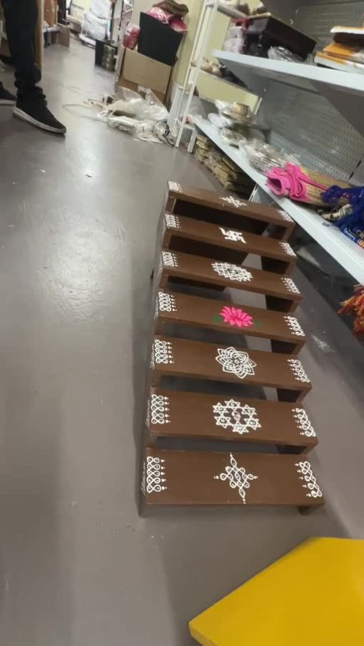Brown Golu Stand – Actual Angled View captured from the actual product video