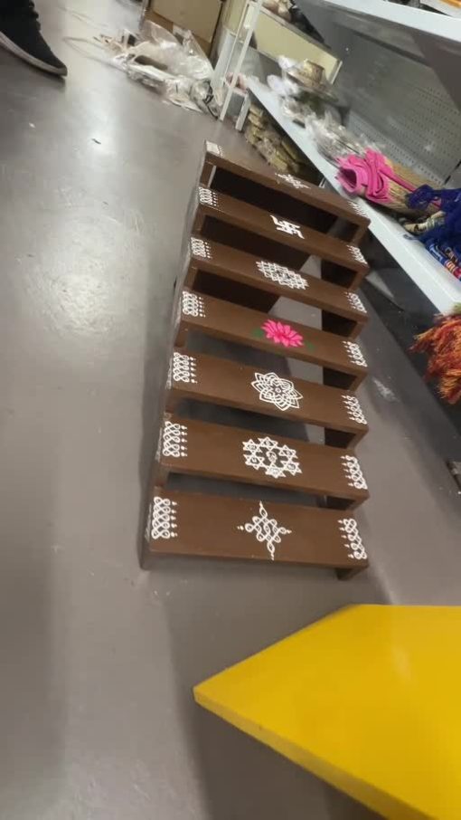 Brown Golu Stand – Actual Second View captured from the actual product video