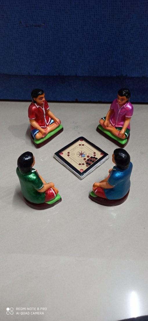 Carrom Board Game Clay Golu Doll Set – 4 Players Clay Carrom Board Golu doll set with four players for Navaratri Kolu